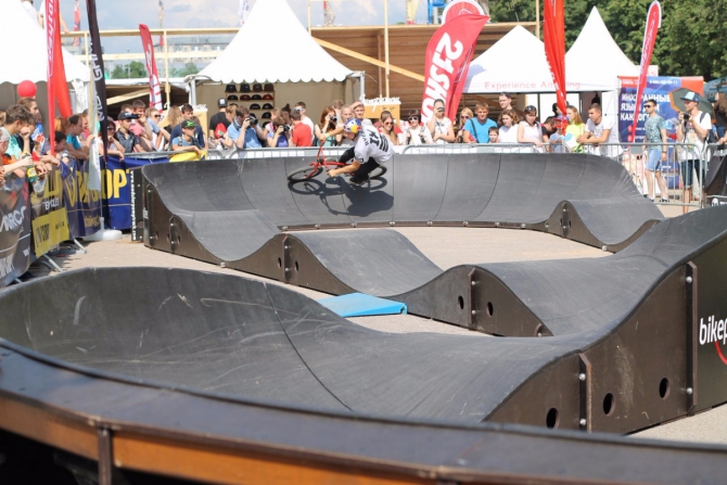 Памп-трек в рамках Bike-Expo 2016 (Вело, Alp-Expo 2016, Alp-Expo, выставка, велосипед)