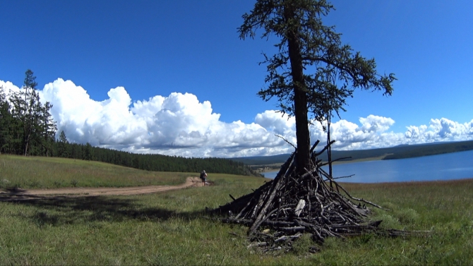 Часть 2. Разгадка тайны затонувшей колонны бронетехники. Через дебри дикого леса. Пешком вокруг Хубсугула. Поход в 400 километров. (Путешествия, монголия, Рудольф Кавчик, вокруг Хубсугула пешком)