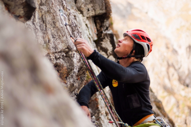 Чемпионат мира по альпинизму в Туюк-Су: зацепки отламываются (альпинисты, горы, скалы, соревнования)