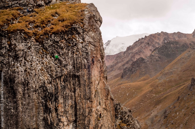 Чемпионат мира по альпинизму в Туюк-Су: зацепки отламываются (альпинисты, горы, скалы, соревнования)