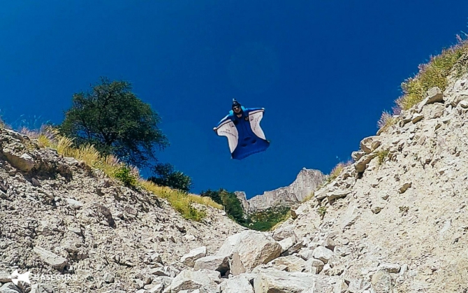 Полетел на поиски лучшей жизни... (BASE, ратмир нагимьянов, шамони, потери)