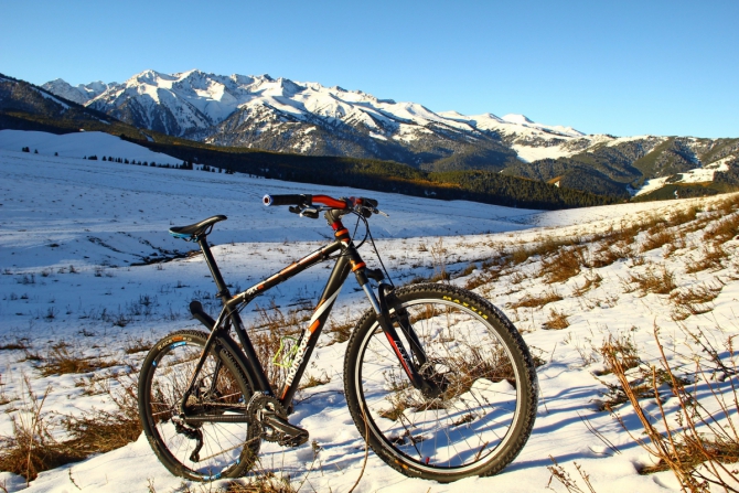 Зимний горный велосезон (киргизия, каракол, зима)