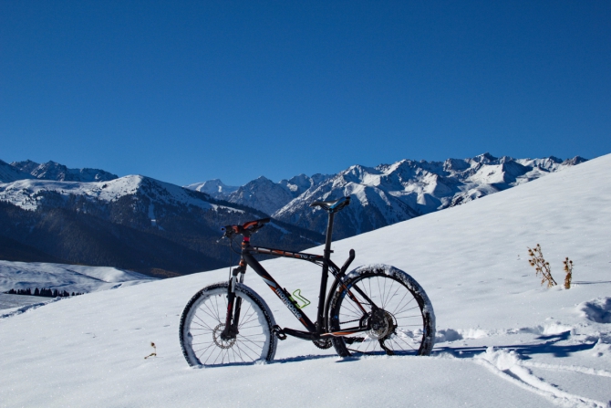 Зимний горный велосезон (киргизия, каракол, зима)