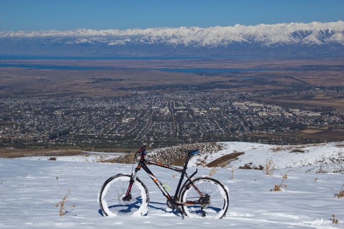 Зимний горный велосезон (киргизия, каракол, зима)