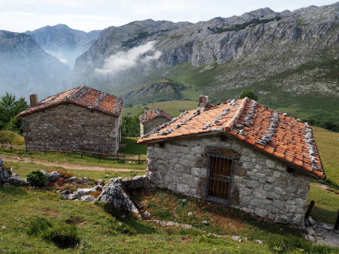 Naranjo de Bulnes. Pilar del Cantabrico.Часть 2. (Альпинизм, альпинизм, новости, отчет, испания, девушки, чибиток, коптева, петрова)