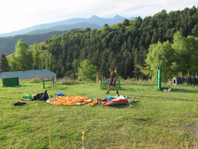 Нам бы карт и прорвались бы. (Горный туризм, Казбек с севера.)