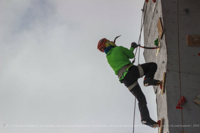 Открытие спортивного ледолазного сезона в Сибири.