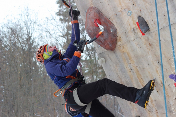 Открытие спортивного ледолазного сезона в Сибири. Много фото. (Ледолазание/drytoolling, ледолазание, dryqtooling, соревнования, барнаул, томск, трамплин, Гребенников, темерев)