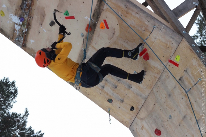 Открытие спортивного ледолазного сезона в Сибири. Много фото. (Ледолазание/drytoolling, ледолазание, dryqtooling, соревнования, барнаул, томск, трамплин, Гребенников, темерев)