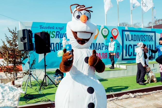 Бегом по воде: почему стоит участвовать в экстремальном забеге на краю Земли? (Мультигонки, #лед #бег #полумарафон #владивосток #спортэтожизнь)