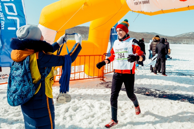 Бегом по воде: почему стоит участвовать в экстремальном забеге на краю Земли? (Мультигонки, #лед #бег #полумарафон #владивосток #спортэтожизнь)