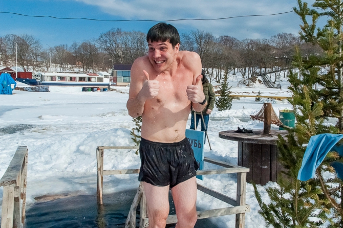 Бегом по воде: почему стоит участвовать в экстремальном забеге на краю Земли? (Мультигонки, #лед #бег #полумарафон #владивосток #спортэтожизнь)