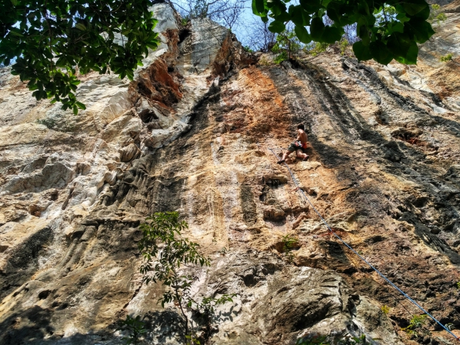 Немного о скалолазании в Малайзии. Batu Caves. (Скалолазание, Малайзия Скалолазание в Малайзии Batu Caves Пещеры Бату)