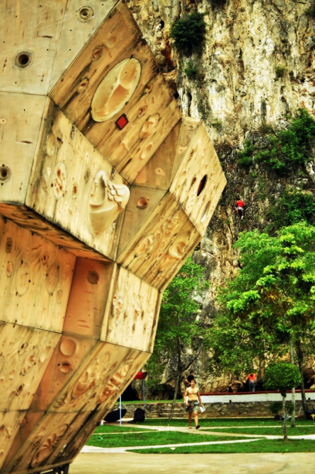 Немного о скалолазании в Малайзии. Batu Caves. (Скалолазание, Малайзия Скалолазание в Малайзии Batu Caves Пещеры Бату)