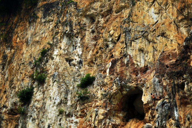 Немного о скалолазании в Малайзии. Batu Caves. (Скалолазание, Малайзия Скалолазание в Малайзии Batu Caves Пещеры Бату)
