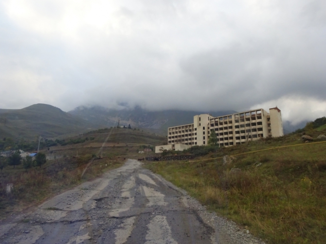 Кармадон. Казбек с севера в сентябре. (Горный туризм)