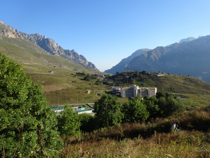 Кармадон. Казбек с севера в сентябре. (Горный туризм)