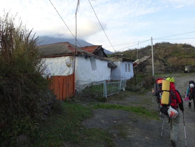 Кармадон. Казбек с севера в сентябре. (Горный туризм)