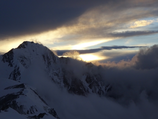 Кармадон. Казбек с севера в сентябре. (Горный туризм)