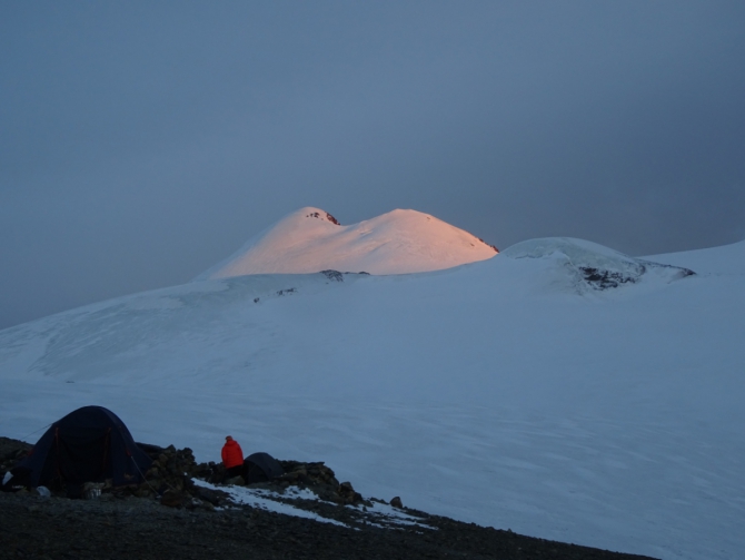 Кармадон. Казбек с севера в сентябре. (Горный туризм)