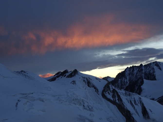 Кармадон. Казбек с севера в сентябре. (Горный туризм)