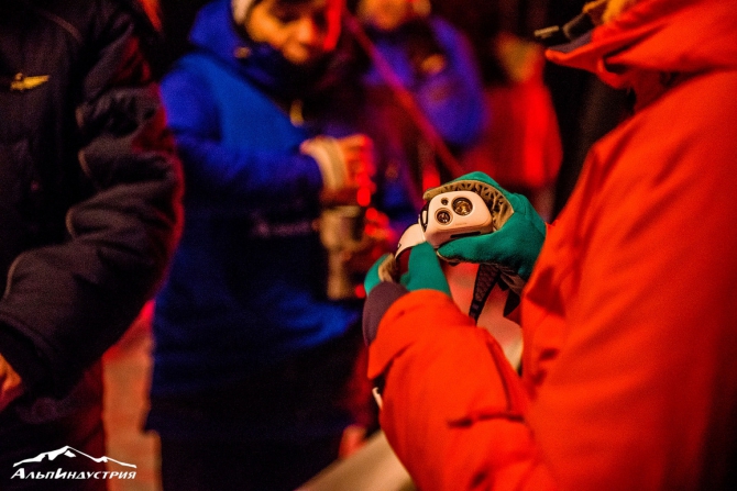 Alpindustria Night Trail: ночь, улица, фонарь (Скайраннинг, Трейл, альпиндустрия, бег, petzl)