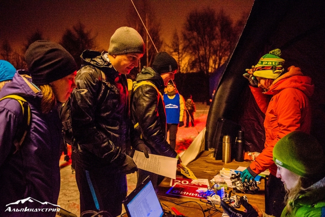 Alpindustria Night Trail: ночь, улица, фонарь (Скайраннинг, Трейл, альпиндустрия, бег, petzl)