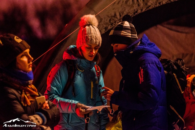 Alpindustria Night Trail: ночь, улица, фонарь (Скайраннинг, Трейл, альпиндустрия, бег, petzl)