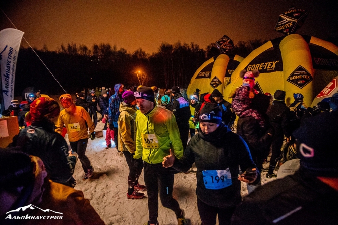 Alpindustria Night Trail: ночь, улица, фонарь (Скайраннинг, Трейл, альпиндустрия, бег, petzl)