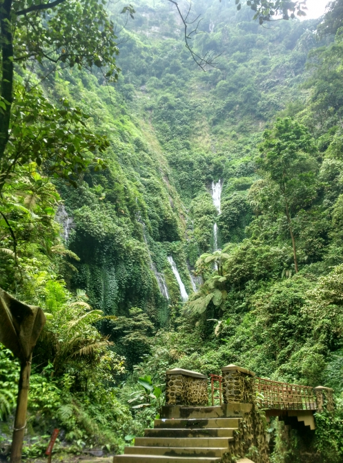 BASEjumping в Индонезии. Между двух стихий (бейсджампинг, бейс, индонезия, trip)