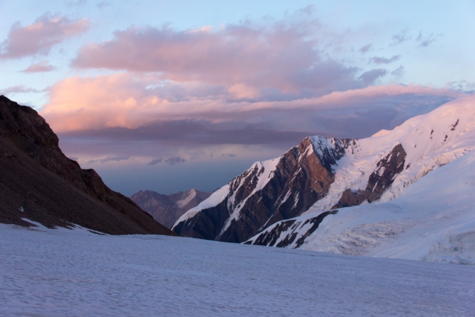 Пик Ленина. Какие ошибки не стоит делать, чтобы подняться на вершину, и немного красивых фотографий. (Альпинизм)