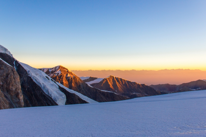 Пик Ленина. Какие ошибки не стоит делать, чтобы подняться на вершину, и немного красивых фотографий. (Альпинизм)