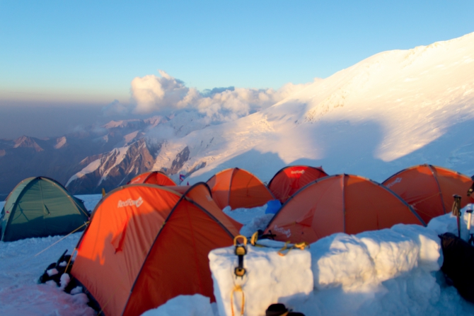 Пик Ленина. Какие ошибки не стоит делать, чтобы подняться на вершину, и немного красивых фотографий. (Альпинизм)