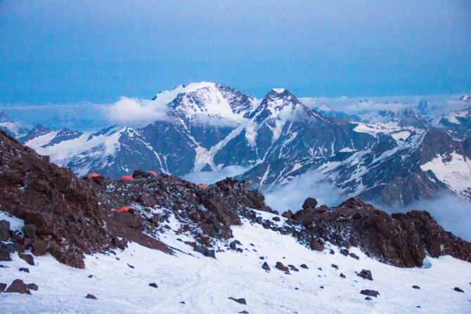 Приэльбрусье и его главная гора. Много фоток , Альпинизм)
