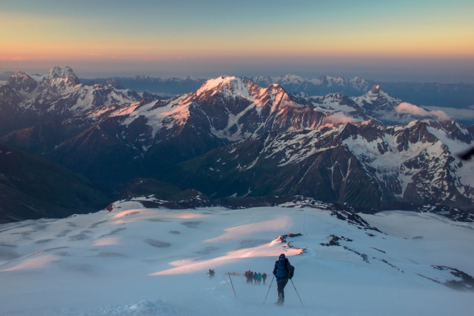 Приэльбрусье и его главная гора. Много фоток , Альпинизм)
