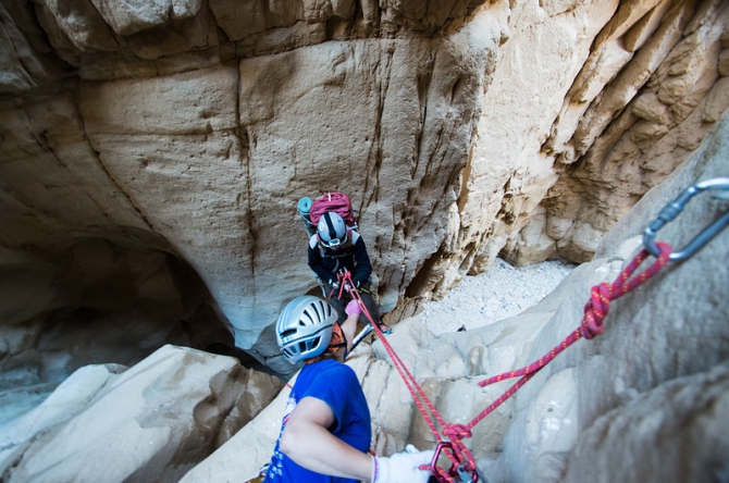 Треккинг и каньонинг в Иордании. Часть 3. Wadi Assal. Медовое ущелье (Горный туризм)
