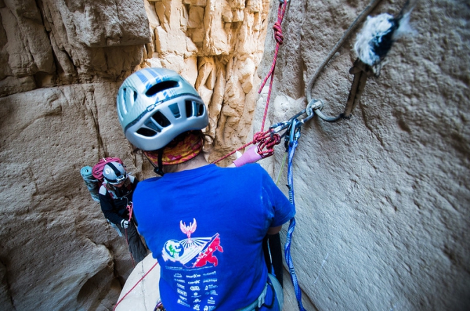 Треккинг и каньонинг в Иордании. Часть 3. Wadi Assal. Медовое ущелье (Горный туризм)