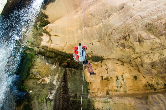 Треккинг и каньонинг в Иордании. Часть 3. Wadi Assal. Медовое ущелье (Горный туризм)