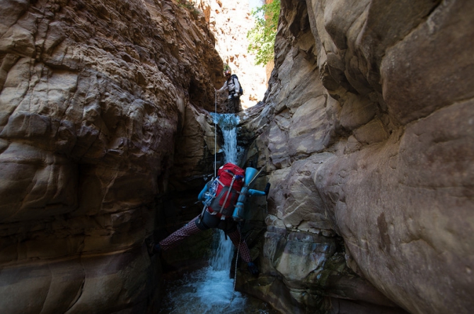 Треккинг и каньонинг в Иордании. Часть 3. Wadi Assal. Медовое ущелье (Горный туризм)