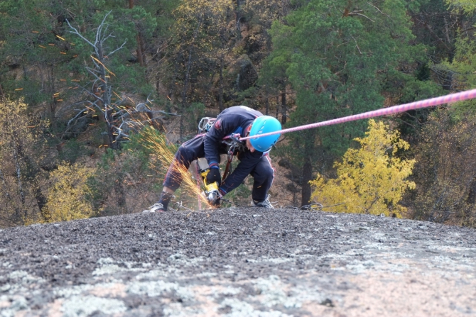 Безопасность на скалах. Первый Столб "Перепробивка". (Скалолазание, венто, Petzel, фар, терехин василий, пробивка скал, реболтинг, Певый столб)