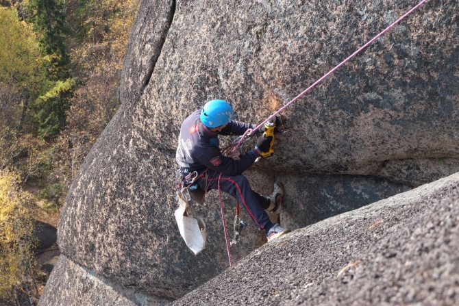 Безопасность на скалах. Первый Столб "Перепробивка". (Скалолазание, венто, Petzel, фар, терехин василий, пробивка скал, реболтинг, Певый столб)