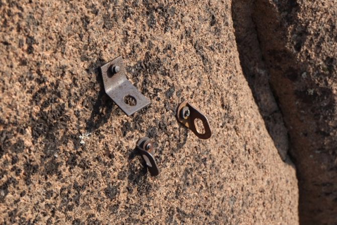 Безопасность на скалах. Первый Столб "Перепробивка". (Скалолазание, венто, Petzel, фар, терехин василий, пробивка скал, реболтинг, Певый столб)