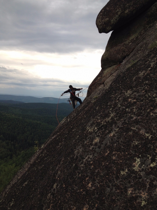 Безопасность на скалах. Первый Столб "Перепробивка". (Скалолазание, венто, Petzel, фар, терехин василий, пробивка скал, реболтинг, Певый столб)