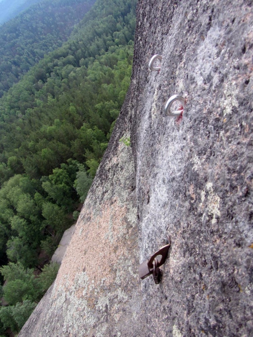Безопасность на скалах. Первый Столб "Перепробивка". (Скалолазание, венто, Petzel, фар, терехин василий, пробивка скал, реболтинг, Певый столб)