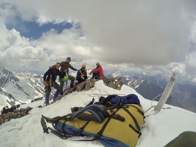 Высокий Алай: ребусы пика Снежный Шатер (Горный туризм)