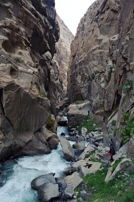 Фильм "В тени Конгуртага" или перевал в 52 веревки. (Альпинизм, китайский памир, кашгарские горы, агалистан, пик николаева)
