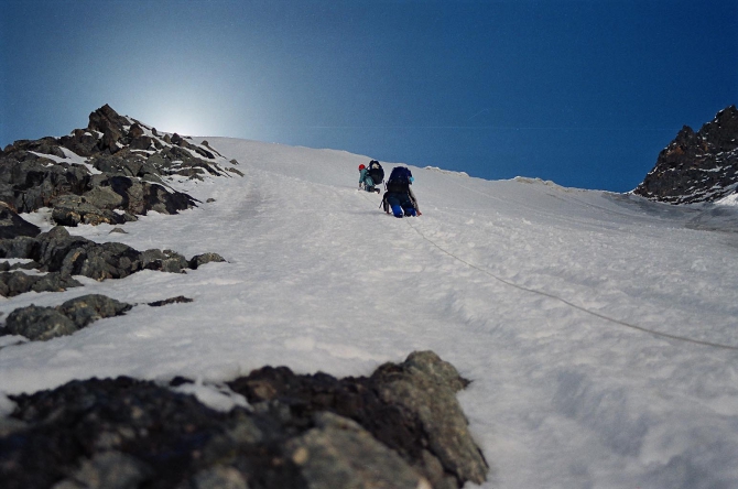 Фильм "В тени Конгуртага" или перевал в 52 веревки. (Альпинизм, китайский памир, кашгарские горы, агалистан, пик николаева)