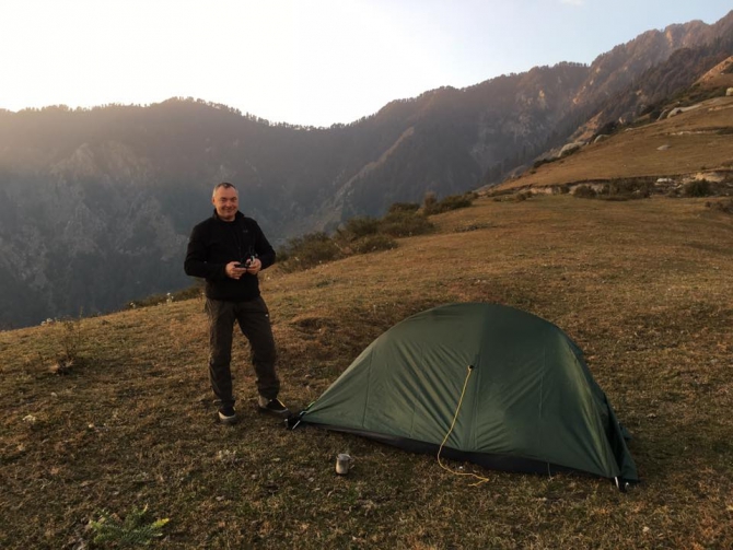 Бивак-флай на параплане к пику горы Даинкунд в Северо-западной части Гималаев (Воздух, полеты, гималаи, индия)