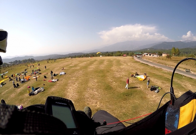 Бивак-флай на параплане к пику горы Даинкунд в Северо-западной части Гималаев (Воздух, полеты, гималаи, индия)