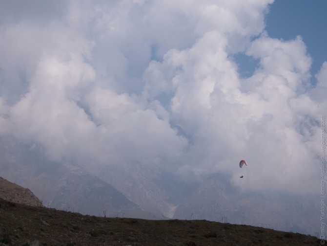 Индия, Гималаи, Полет до Драмсалы и обратно с ночевкой (Воздух, бир, Драмсала, бивак-флай, полеты, параплан, пилот)